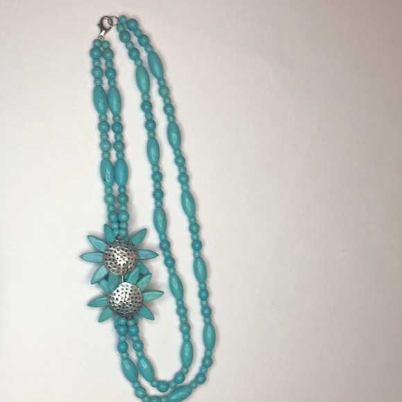 VTG Turquoise Color Double Stranded Beaded Choker Necklace - Flowers On The Side - Picture 6 of 7